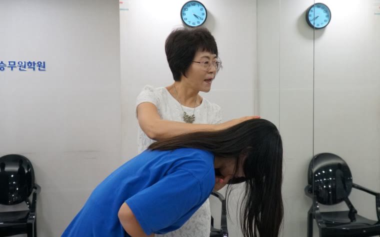 자세와 표정을 1:1로 잡아 주는 지도