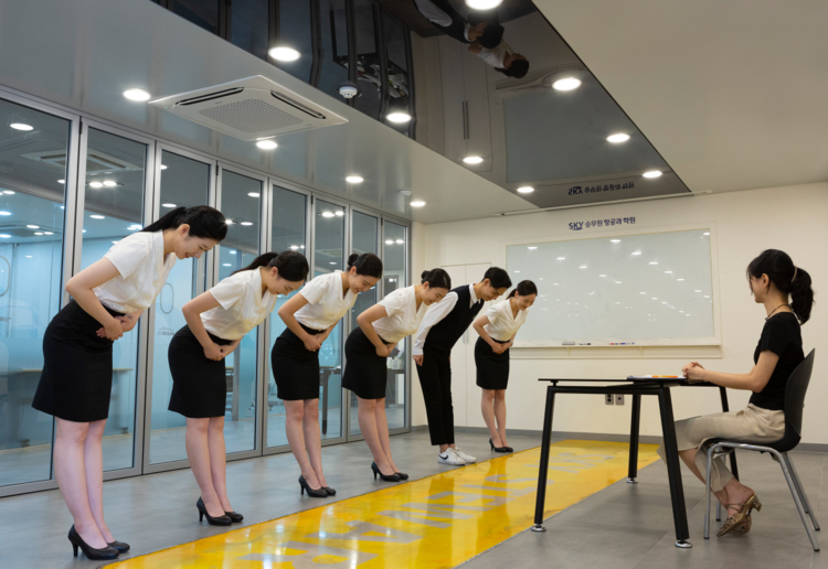 기사 사진 — 인사 자세 실습 현장